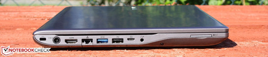linke Seite: Kensington Lock, Netzteilanschluss, HDMI, GBit-LAN, USB 3.0, USB 2.0, VGA (per Adapter), Kopfhörer/Mikrofon-Kombi, Kartenleser