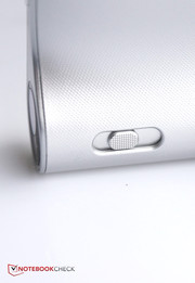 Die Schärfe stellt man manuell ein.