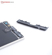 Keine Sorge, in unserem Test ist trotz heftigem Ziehen an der Klappe nichts abgebrochen.