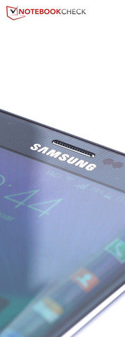 Samsung hat sich alle Mühe gegeben, die Seitenleiste sinnvoll zu integrieren.