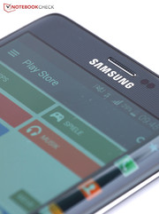 Neben den bekannten Google-Anwendungen gibt es auch wieder viele Samsung-Apps auf dem Gerät.