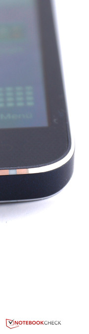 Das Metallgehäuse an sich ist aber sehr schick, schlank und unglaublich stabil.