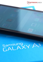 Der Bildschirm überzeugt durch die gute Farbdarstellung.