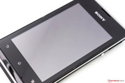 Sony stattet das Gerät mit einer glänzenden 3,5-Zoll-Anzeige aus.