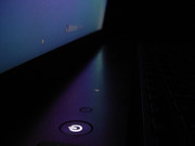 Lenovo hat sich wirklich für Details Zeit genommen. Der Bereich oberhalb der Tastatur ist prächtig und hilfreich im Dunkeln.
