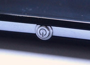 Der metallene Power-Button gehört zum Markenzeichen der Xperia-Reihe