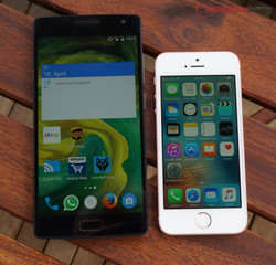 Größenvergleich OnePlus 2 / Apple iPhone SE