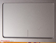 Neben dem Core-i5 - und Windows Sticker, gibts keine Aufkleber, die die Optik schmälern würden.