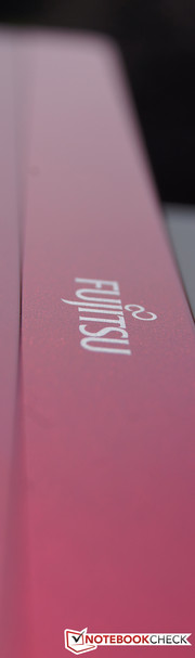 Im Großen und Ganzen hat Fujitsu hier ein schönes, stabiles Ultrabooks produziert, sich dabei aber leider doch einige Fehler geleistet.