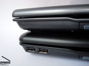 unten HP 6735s mit zusätzlichen 2 USB-Ports auf der rechten Seite.