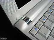 Solides Displayscharnier mit Blickfangcharakter