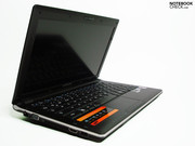 ...bietet dafür aber auch deutlich mehr Bildschirmfläche und eine größere Tastatur