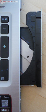 ... sodass hier schnell an der Oberkante des Laufwerks unschöne Kratzer entstehen.