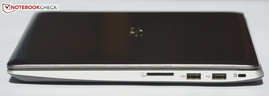 rechte Seite: SD-Kartenleser, 2x USB 2.0, Kensington