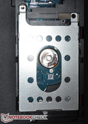 Unter der Wartungsklappe befindet sich die 500-GB-Festplatte.