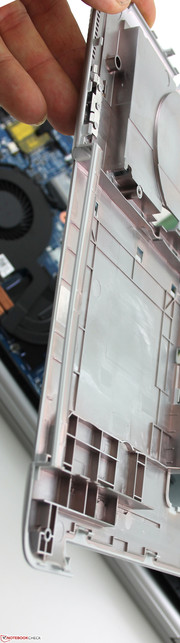 Wackelig: Die Kunststoff-Unterseite wird dem ansonsten hohen Niveau der Verarbeitung nicht gerecht.