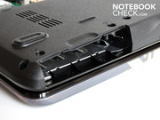 der seitlich eingeschoben und mit einer Schraube fixiert wird.