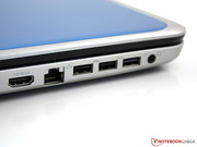 Der Deckel verwindet sich relativ stark, die Scharniere halten selbigen aber sehr straff und machen einen langlebigen Eindruck.