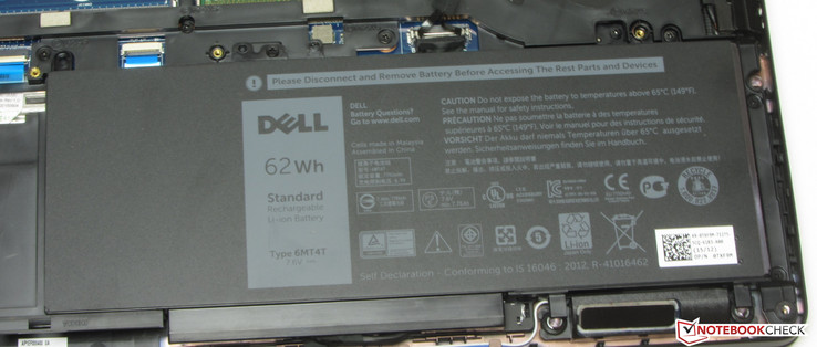 Der Akku wird von ein paar Schrauben gehalten.