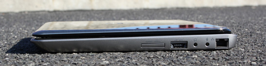 Rechte Seite: CardReader, eSATA/USB-Kombi, Mikrofon, Kopfhörer, Ethernet RJ45