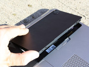 zeigt den entnehmbaren Akku.