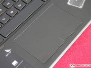 Das Touchpad ist schön groß, besitzt aber einen zu kleinen Hubweg (Clickpad).