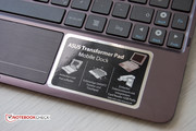 Im Dock sind USB 2.0, SD-Kartenleser und ein zusätzlicher Akku.