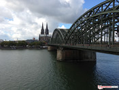 Kölner Dom mit Brücke
