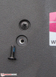 Nach Entfernung dieser Schraube...