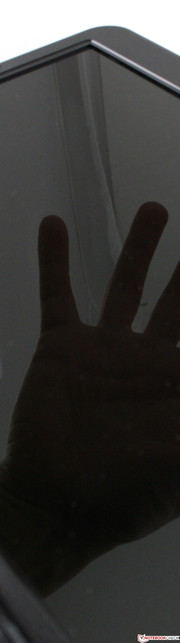 Medion Akoya E2312: Das Glare-Type-Panel ist eine schlechte Wahl für Outdoor-Einsätze.