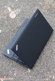 Die Deckelrückseite ist gummiert.