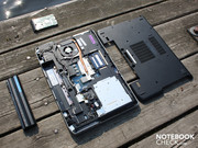 Das Chassis kann von unten komplett geöffnet werden.