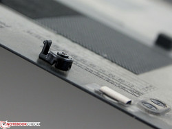 Clever: wenn an der inneren Bodenplatte Haken brechen, kommen einfach wieder neue dran.