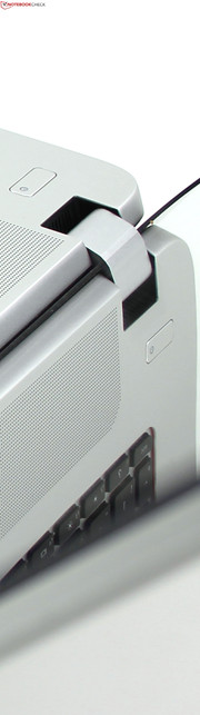 HP Envy 17-j110eg Leap Motion (F0F32EA): Wer kein spiegelndes TFT mag, der muss die matte Non-Touch-Version erwerben.