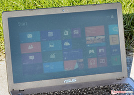 Das Asus F550DP-XX022H im Außeneinsatz.