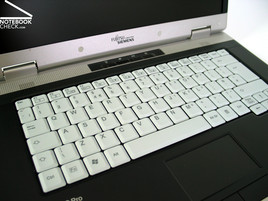 Fujitsu-Siemens Amilo Pro V8210 Tastatur