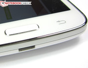 Das Samsung-Smartphone ist hochwertig verarbeitet und wird von einem schicken Metallrahmen eingefasst.
