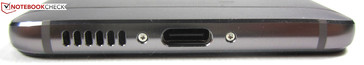Fußseite: Lautsprecher, USB-Typ-C-Anschluss