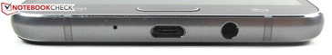 Fußseite: Micro-USB-2.0-Anschluss, 3,5-mm-Kopfhörerbuchse