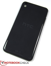 Das HTC Desire 816 ist sehr stabil und lässt sich kaum verdrehen oder verwinden.
