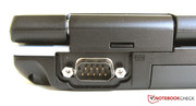 Rückseitig ist eine RS232-Schnittstelle (seriell) zu finden.