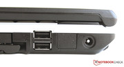 Die beiden seitlichen USB-Buchsen entsprechen dem USB-2.0-Standard