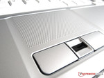 Das Touchpad hat eine genoppter Oberfläche