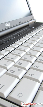 Die weiße Tastatur lässt sich gut bedienen.