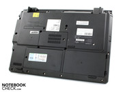 Die Bodenplatte ist nicht besonders hochwertig und etwas instabil.