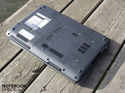 Auf der Unterseite befinden sich die Wartungsöffnungen.