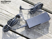 Das Netzteil mit seinen 336 Gramm.