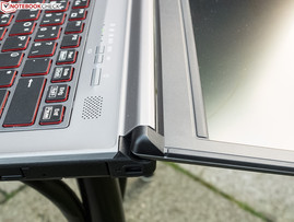 Der maximale Öffnungswinkel beträgt etwa 190 °.