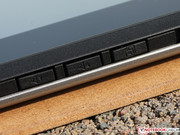 ...und die zahlreichen Anschlüsse in Standardgröße (USB 2x, HDMI, Card Reader).