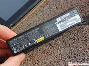 Ein kleines Steckernetzteil hätte besser zu dem kleinen Tablet gepasst.